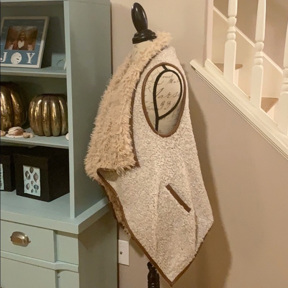 LOVE TREE Sherpa Faux Fur Vest - Natural - Picture 4 of 8